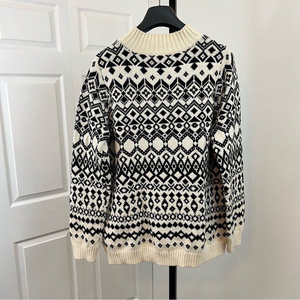 Old Navy Winter Turtleneck Sweater Women’s - Off-white Black - LARGE